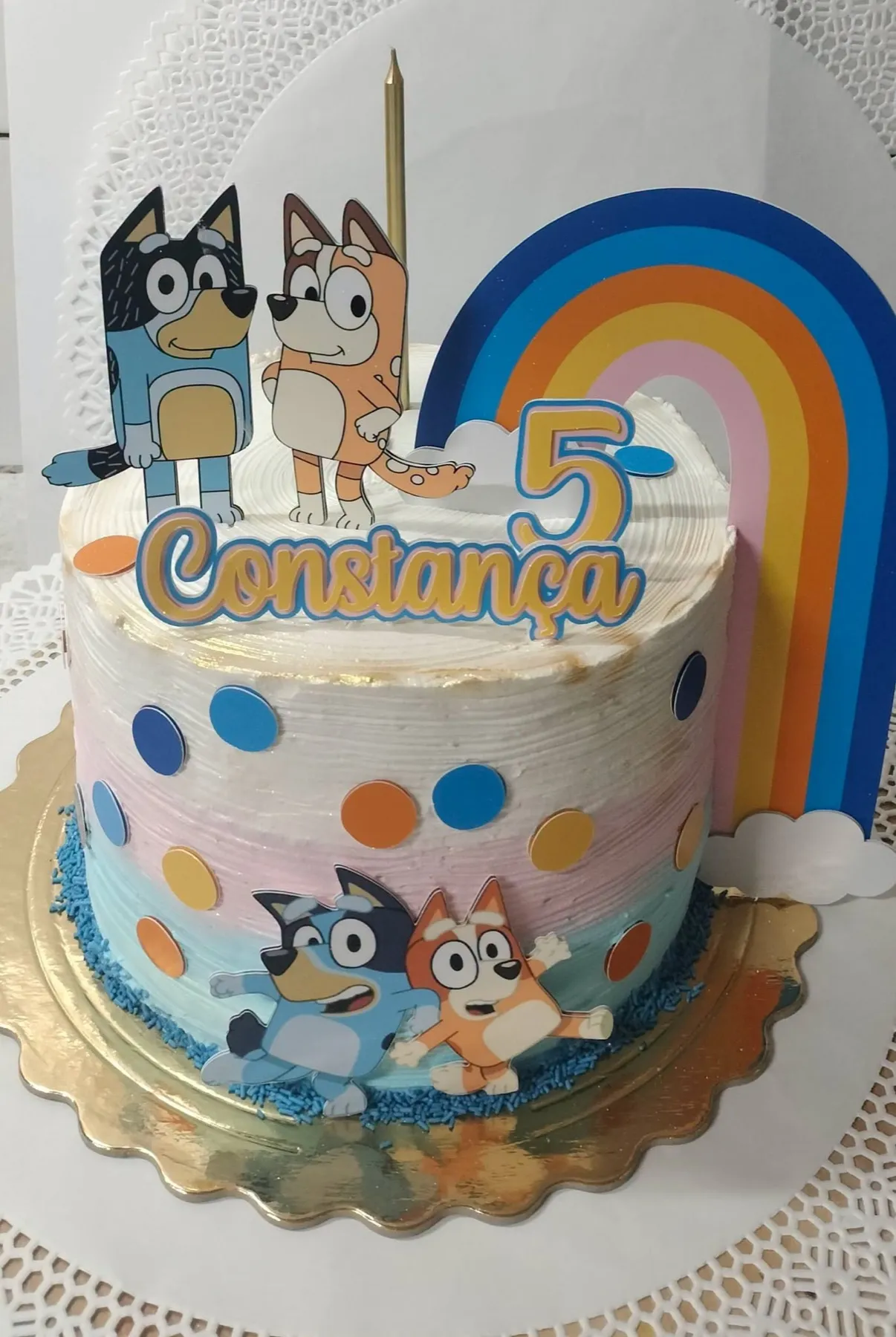 Bolo de aniversário com o tema Bluey